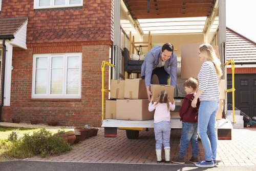 Removal truck hire for homes and flats in Chiswick